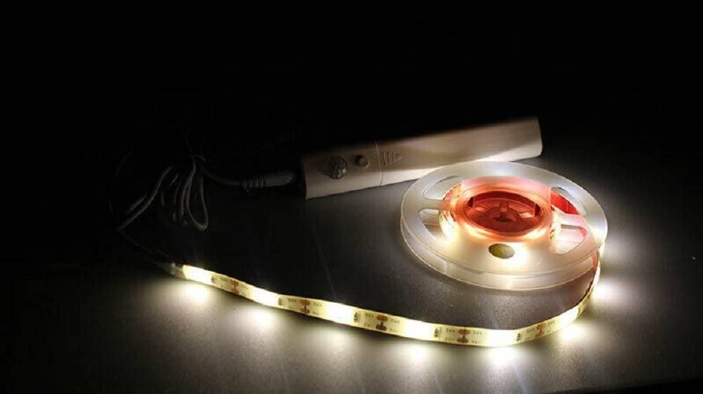 STRISCIA LED CON SENSORE DI MOVIMENTO 1 METRO 4000K 2,4W PER CASSETTI ARMADI - 3