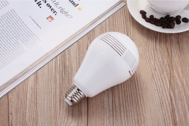 TELECAMERA LAMPADINA HD 360° HD WIFI P2P IR 960P GESTIBILE DA APP ANDROID IOS - 2