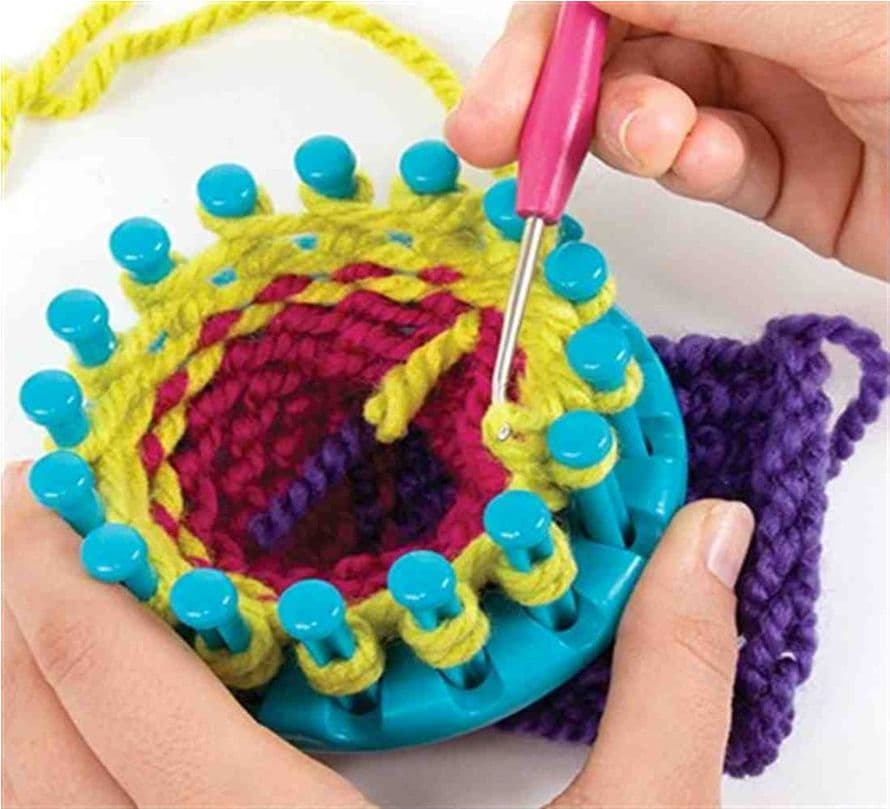 GIOCATTOLO MAGLIERIA MAGICA BAMBINI TELAIO LAVORI A MAGLIA 4 GOMITOLI COLORATI - 2