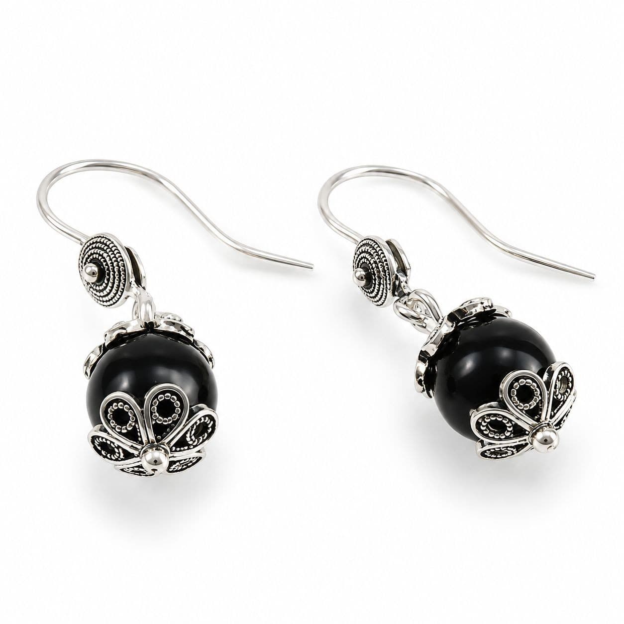 Orecchini donna sardi con pendente Su Coccu in argento brunito in Orecchini Gioielleria Saba - Dolianova, commercioVirtuoso.it