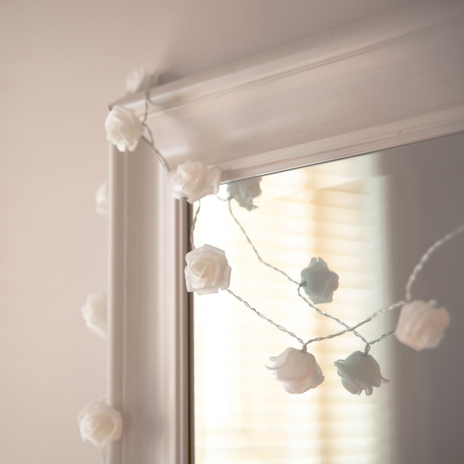 CATENA LUCI LUMINOSA CON 10 LED A FORMA DI ROSA BIANCA ALIMENTAZIONE A BATTERIA - 5
