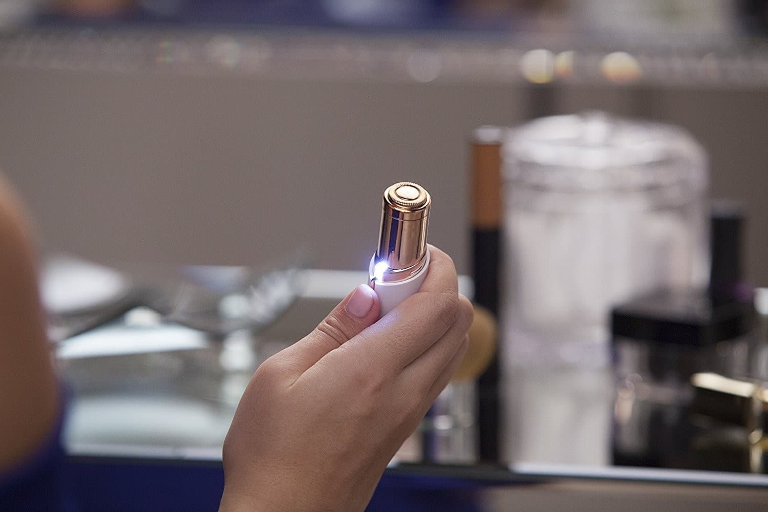 EPILATORE DEPILATORE RASOIO DONNA A FORMA DI ROSSETTO A BATTERIA CON LUCE LED - 9