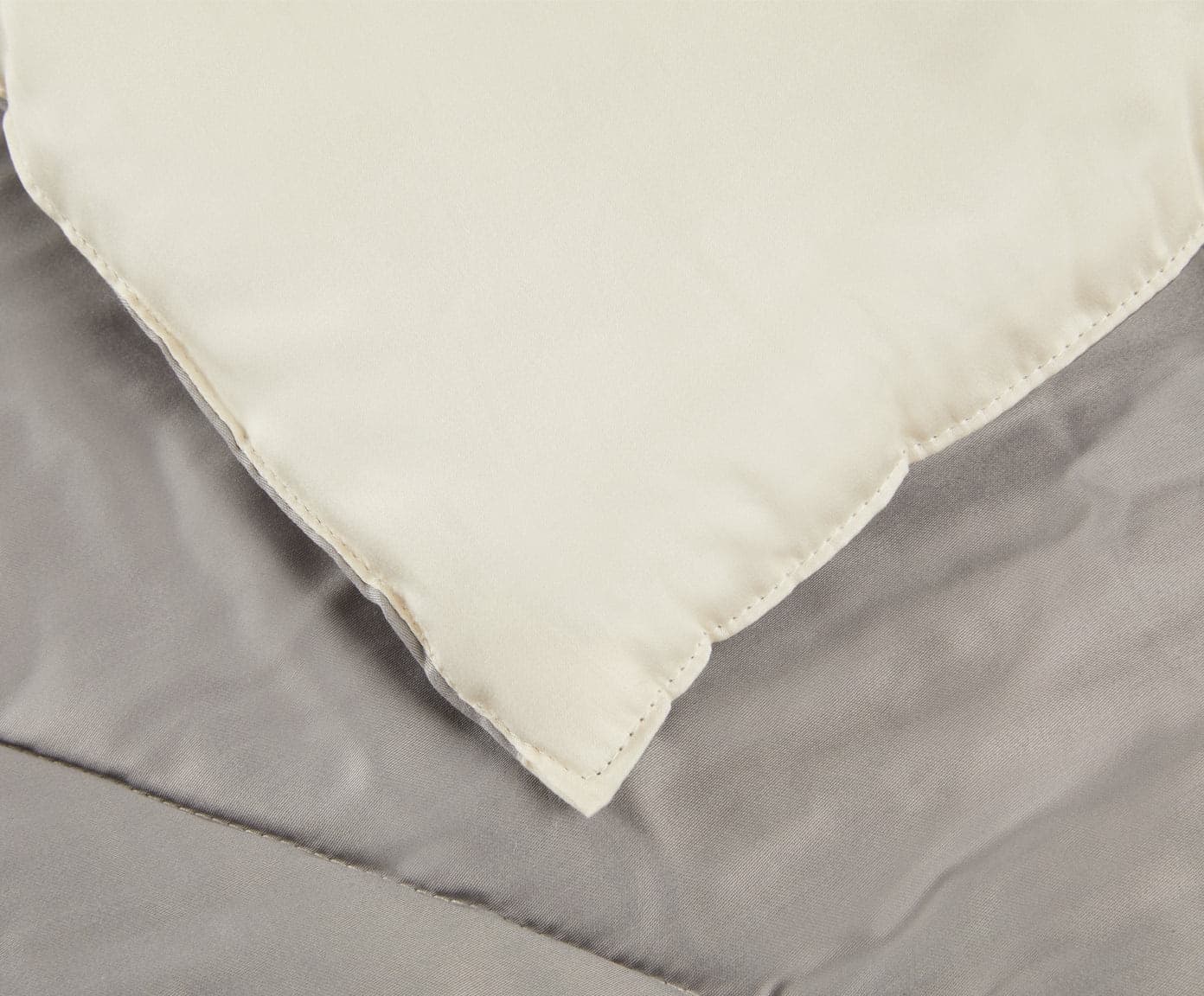 Trapunta matrimoniale Invernale bifaccia-double face in raso di puro cotone Made in Italy Beige/Grigio Fumo - Vanita di raso
