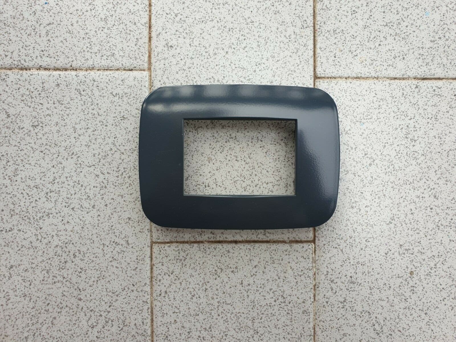 PLACCA PLACCHETTA PLACCHETTE COMPATIBILI PER SERIE AXOLUTE BTICINO COLORATE FORI - 65