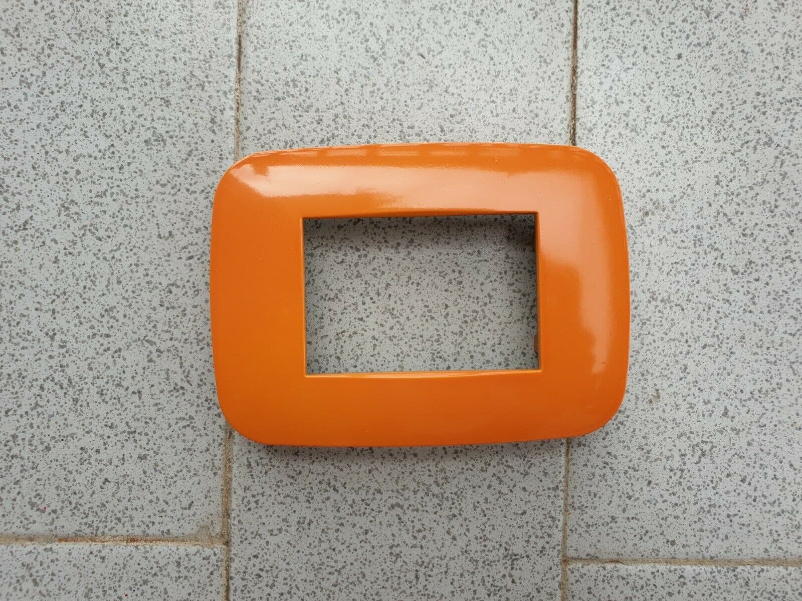 PLACCA PLACCHETTA PLACCHETTE COMPATIBILI PER SERIE AXOLUTE BTICINO COLORATE FORI - 44