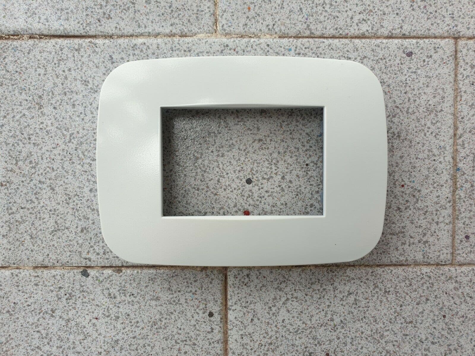 PLACCA PLACCHETTA PLACCHETTE COMPATIBILI PER SERIE AXOLUTE BTICINO COLORATE FORI - 43