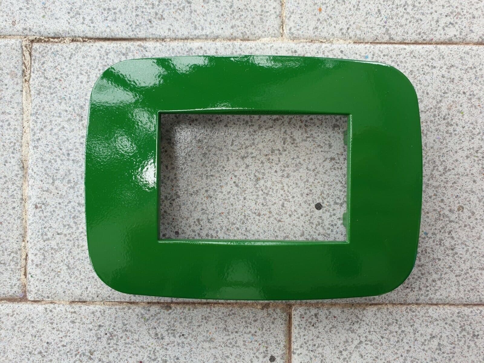 PLACCA PLACCHETTA PLACCHETTE COMPATIBILI PER SERIE AXOLUTE BTICINO COLORATE FORI - 32