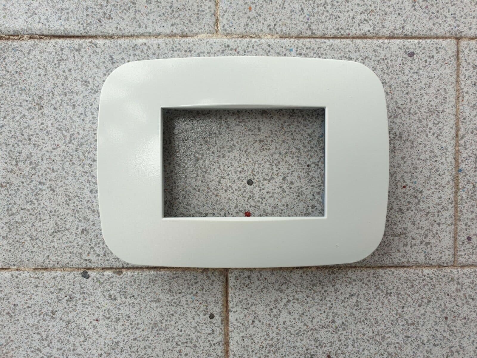 PLACCA PLACCHETTA PLACCHETTE COMPATIBILI PER SERIE AXOLUTE BTICINO COLORATE FORI - 38