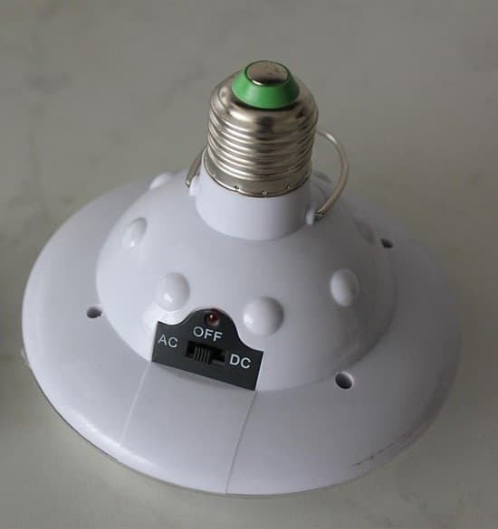 LAMPADA DI EMERGENZA ALTA LUMINOSITÀ A 22 LED PRESA ELETTRICA E27 JL678-2 - 4