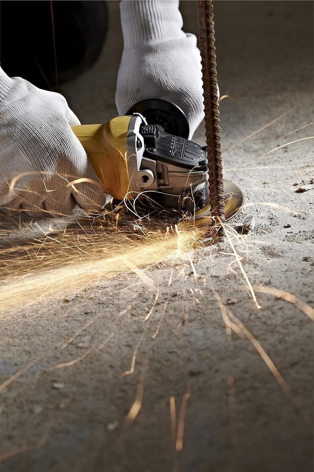 SMERIGLIATRICE ANGOLARE 800W 115mm FLEX DEWALT DWE4056 interruttore NO-VOLT - 5