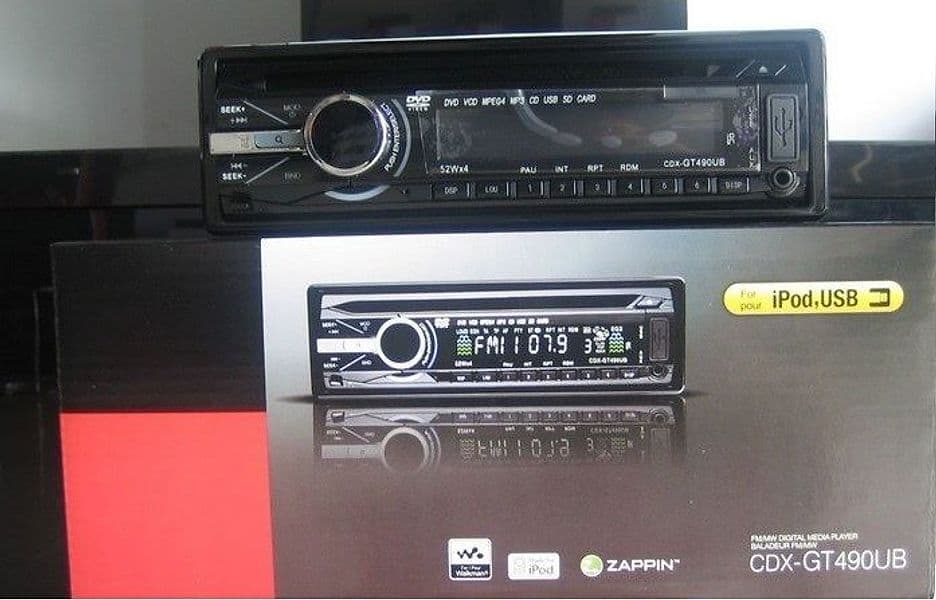 AUTORADIO STEREO BLUETOOTH CON FRONTALINO ESTRAIBILE RADIO MP3 USB SD DVD 52Wx4 - 6