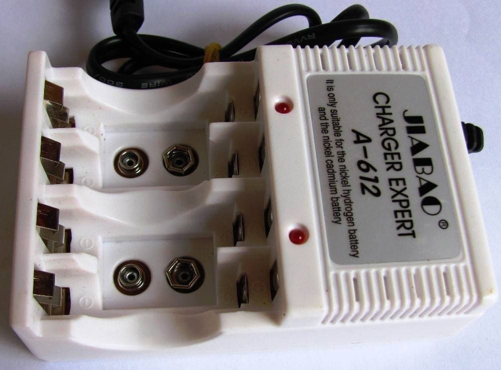 CARICABATTERIE A-612 PER PILE RICARICABILI AA STILO AAA MINI STILO BATTERIE 9 V - 3