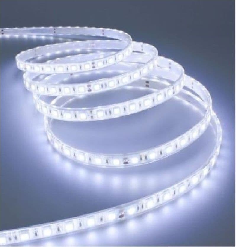 BOBINA STRISCIA LED 5050 FLESSIBILE 5 MT ADESIVA LUCE INTERNO ESTERNO IP65 STRIP – Bianco Freddo – TrAdE Shop Traesio –