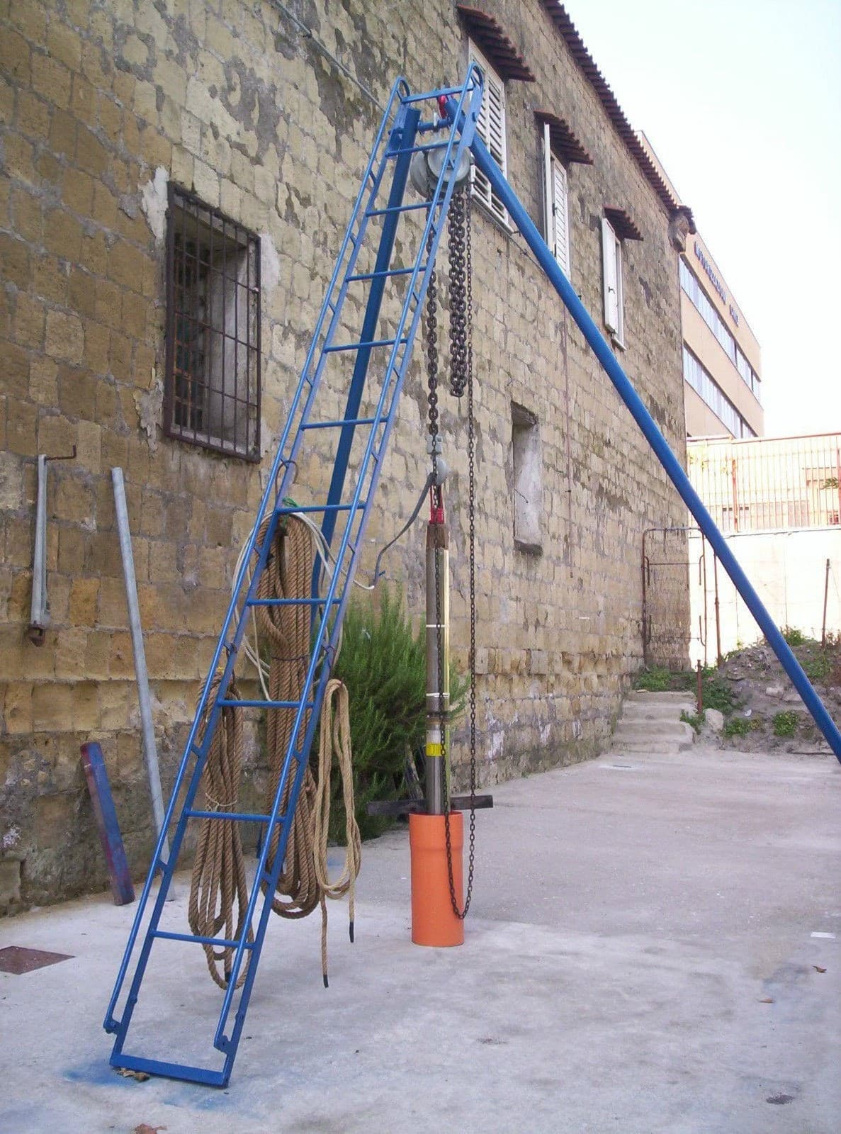 CAPRIA ARTIGIANALE ALTEZZA MT. 3,50 ALLUNGABILE PORTATA 10 QUINTALI