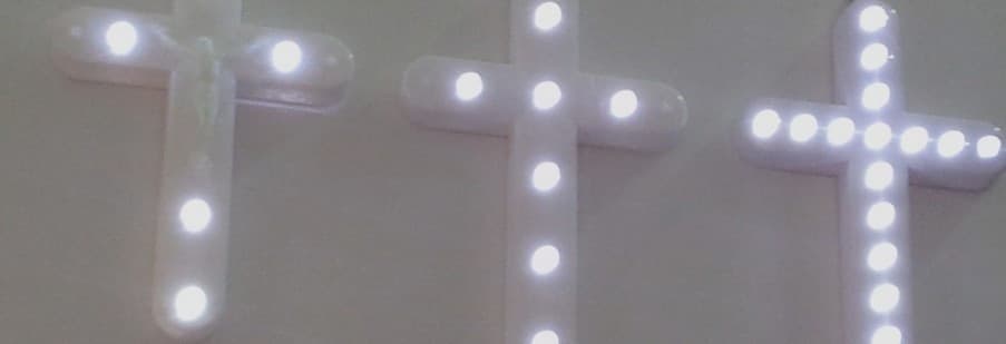 CROCE CROCETTA VOTIVA A LUCE ELETTRICA CON CRISTO LUCI LED BATTERIE INCLUSE - 2
