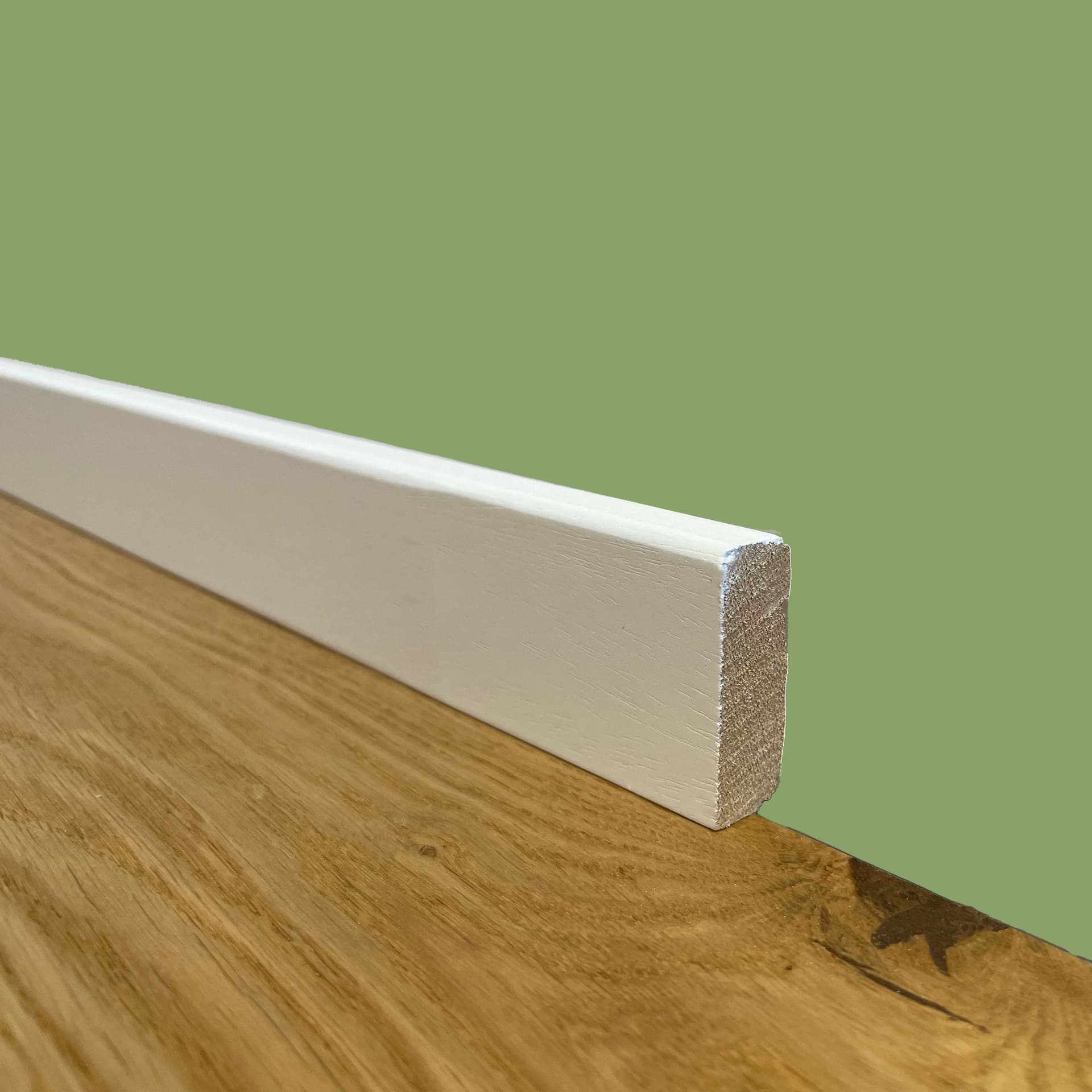 96ml di BATTISCOPA Squadrato BASSO laccato bianco in legno MASSELLO 40X13 (prezzo al ML) - Eternal Parquet