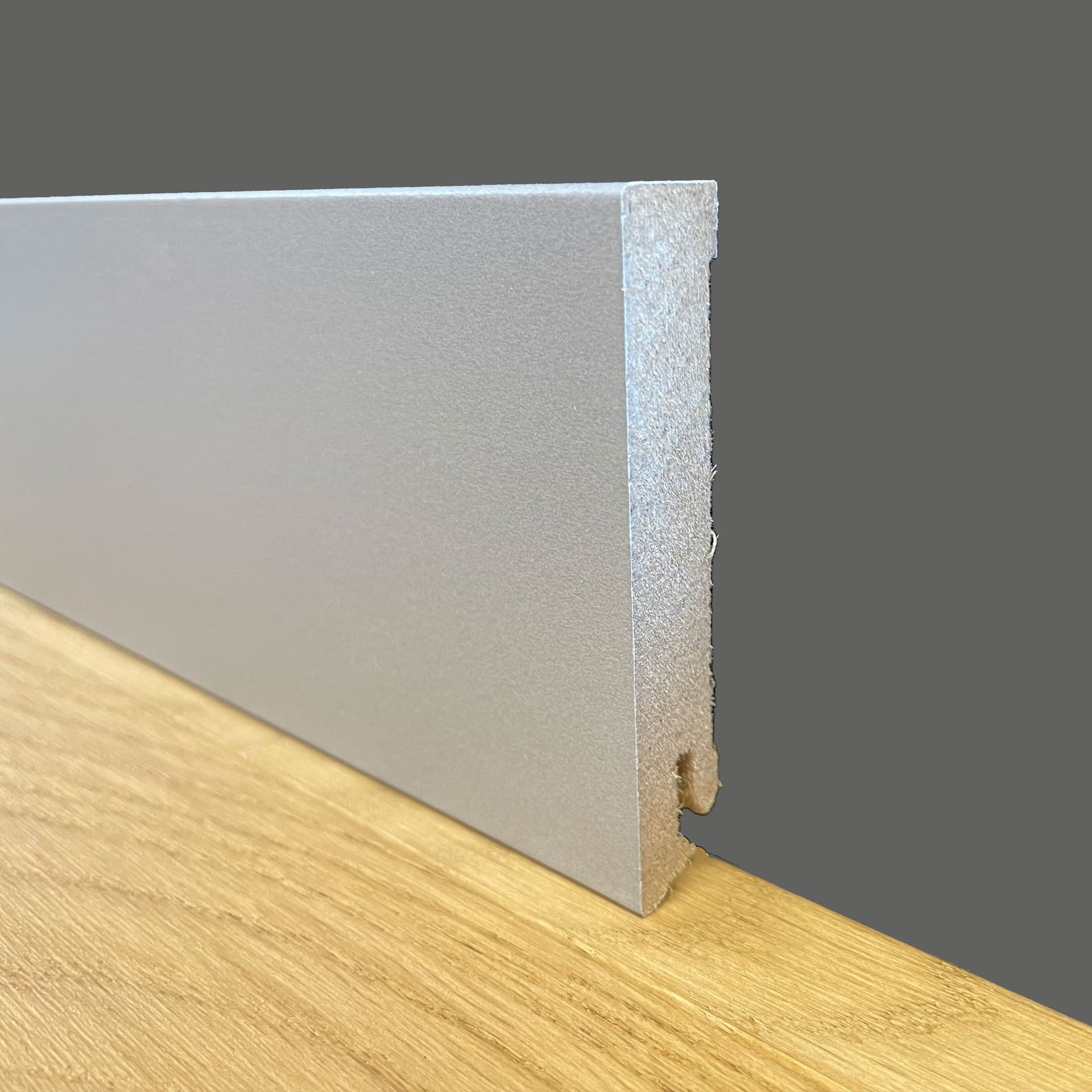 96ml di BATTISCOPA ZOCCOLINO SQUADRATO in FIBRA DI LEGNO COMPATTA 80X15 ARGENTO - Eternal Parquet