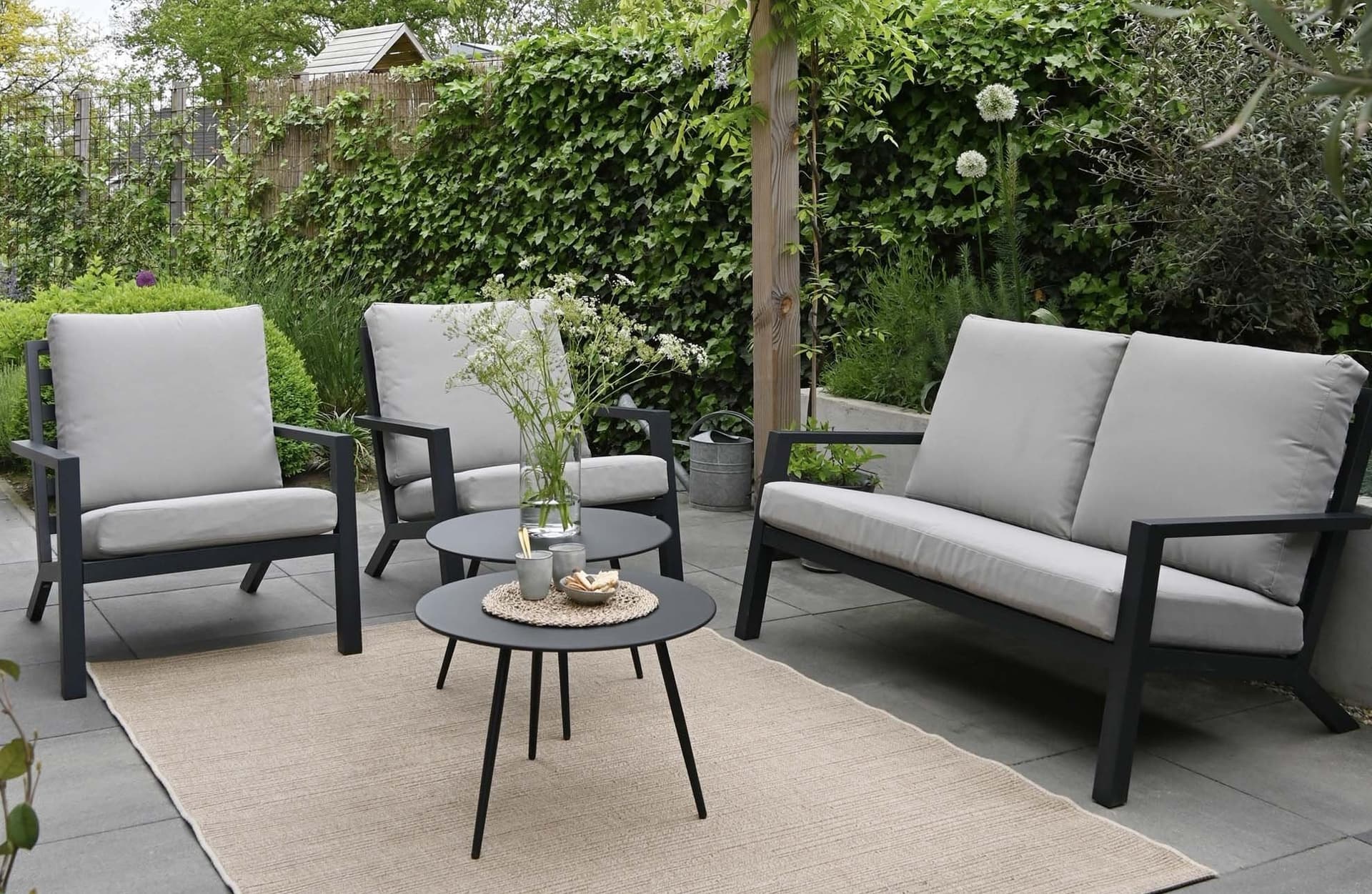 Salottino con cuscini ''Corinth'' in alluminio verniciato da giardino e veranda in Set di mobili Decor Space - Altamura, commercioVirtuoso.it