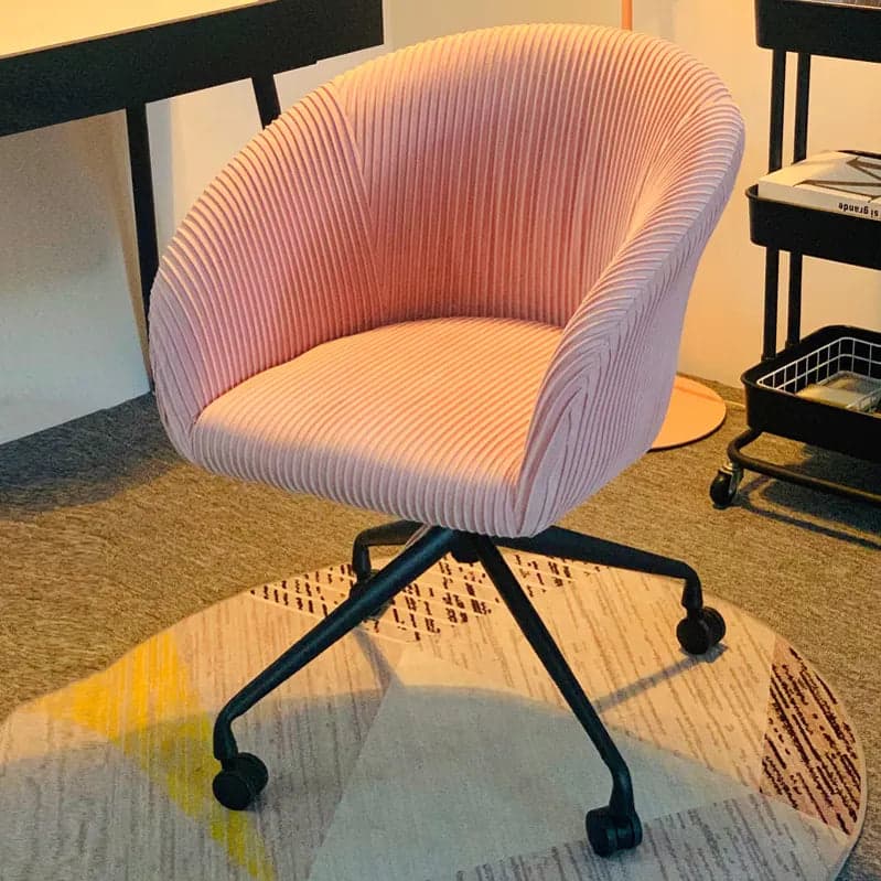 Sedia da ufficio in velluto con ruote "Parigi" per scrivania elegante e moderna in Sedie da scrivania Decor Space - Altamura, commercioVirtuoso.it