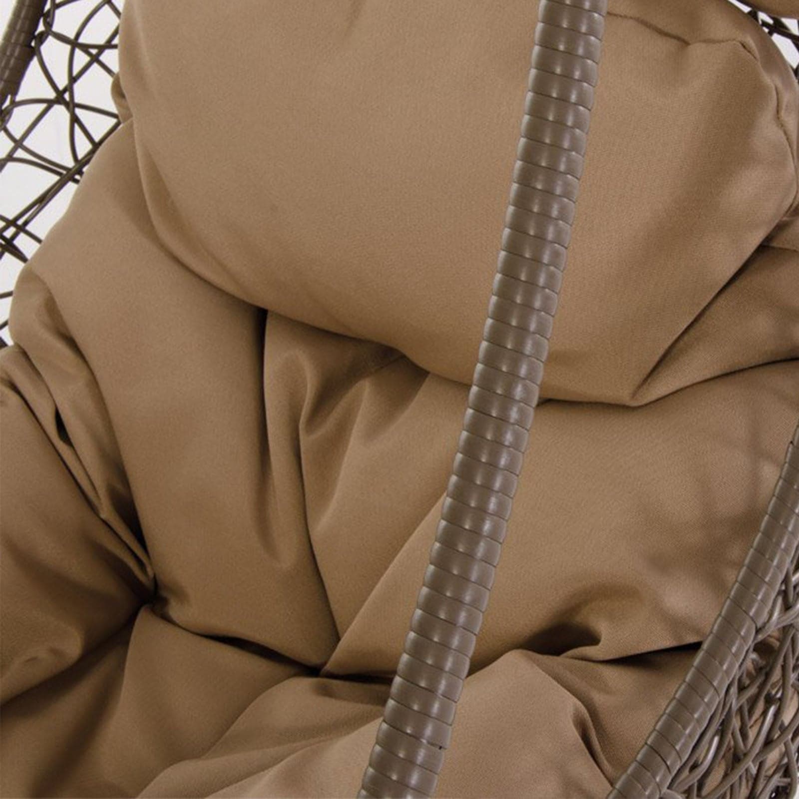 Poltrona a dondolo sospesa "Monopoli" per giardino e veranda in rattan con cuscino in Dondoli coperti Decor Space - Altamura, commercioVirtuoso.it