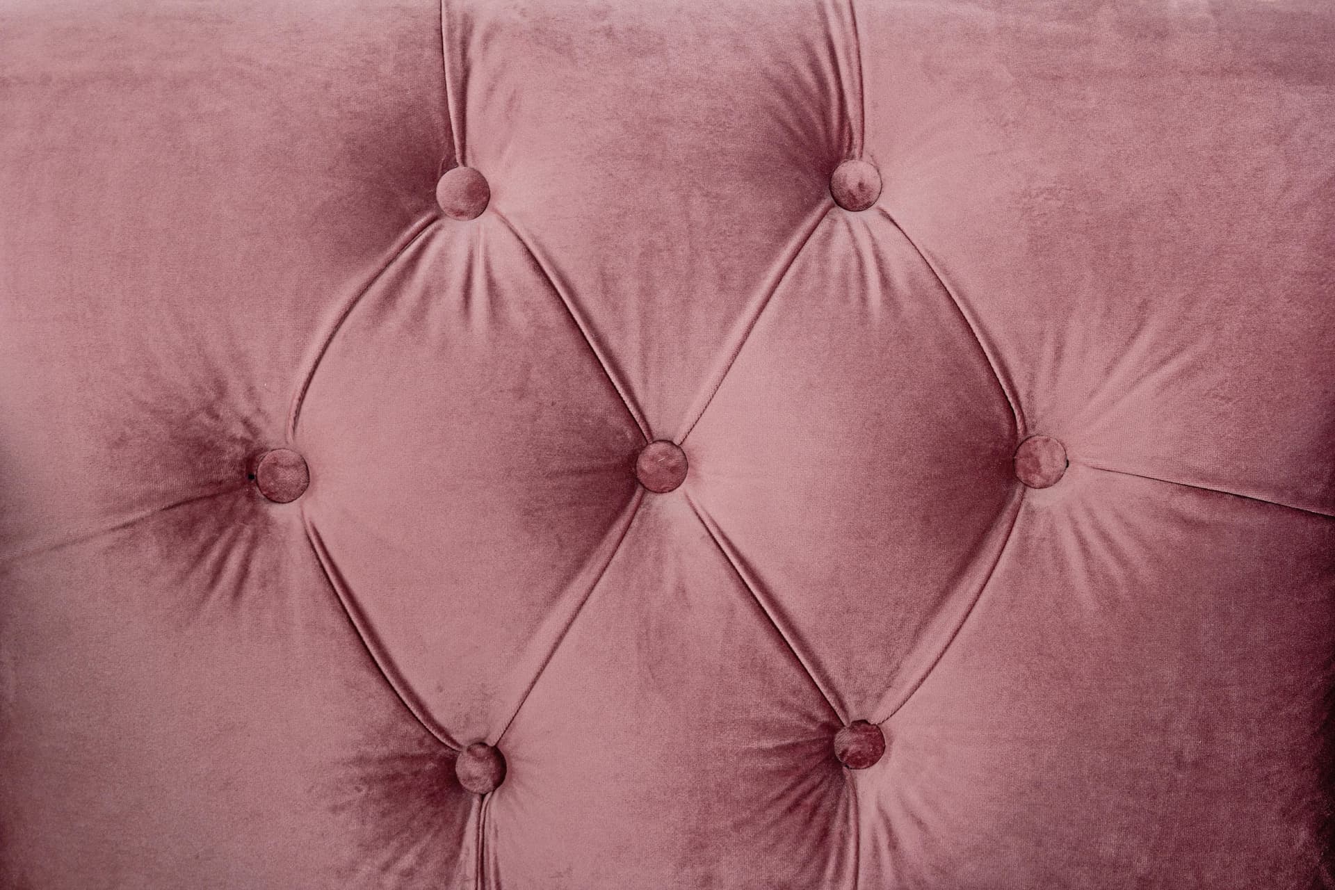 Divano in velluto Rosa antico 3 posti "Blossom" tipo Chester con piedi neri 193 cm in Divani Decor Space - Altamura, commercioVirtuoso.it