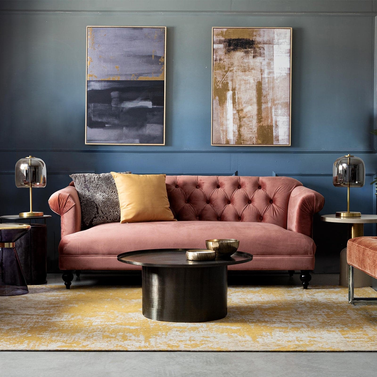 Divano in velluto Rosa antico 3 posti "Blossom" tipo Chester con piedi neri 193 cm in Divani Decor Space - Altamura, commercioVirtuoso.it
