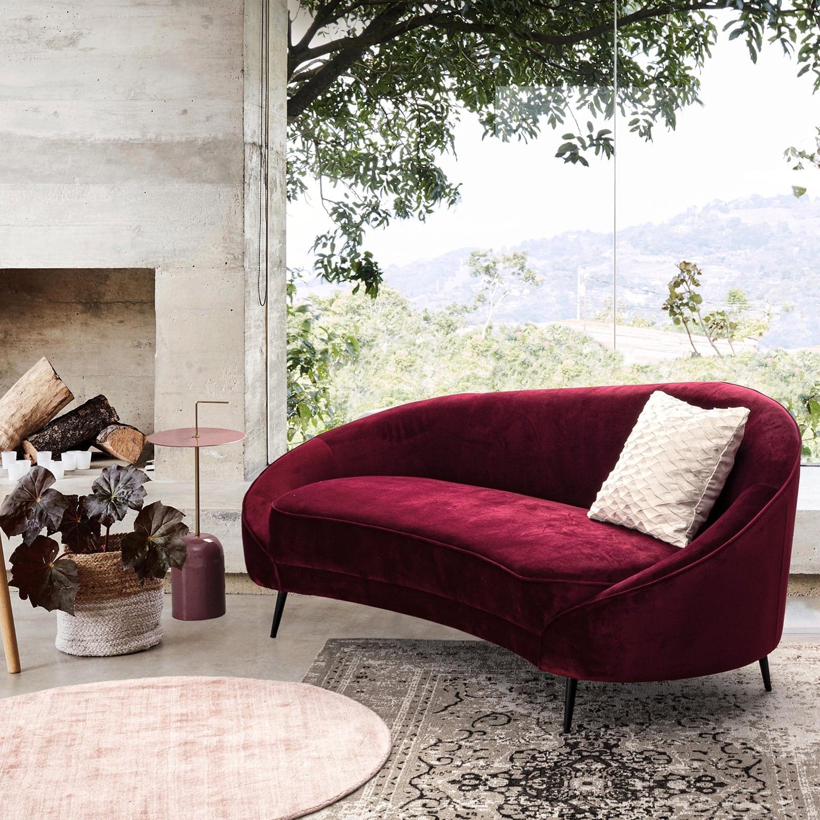 Divano in velluto vino 2 posti "Seraphin" conchiglia con piedi neri 183 cm in Divani Decor Space - Altamura, commercioVirtuoso.it
