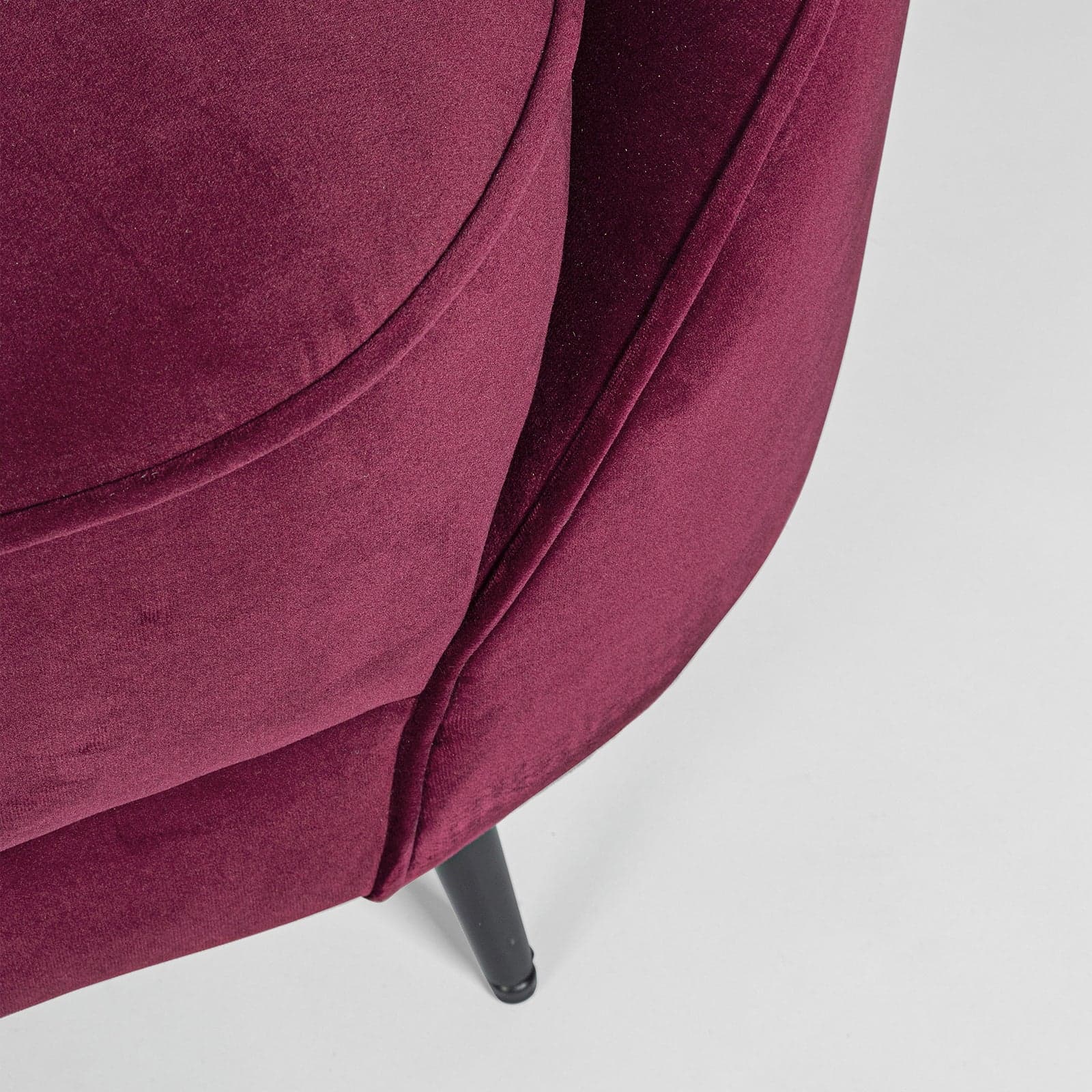 Divano in velluto vino 2 posti "Seraphin" conchiglia con piedi neri 183 cm in Divani Decor Space - Altamura, commercioVirtuoso.it