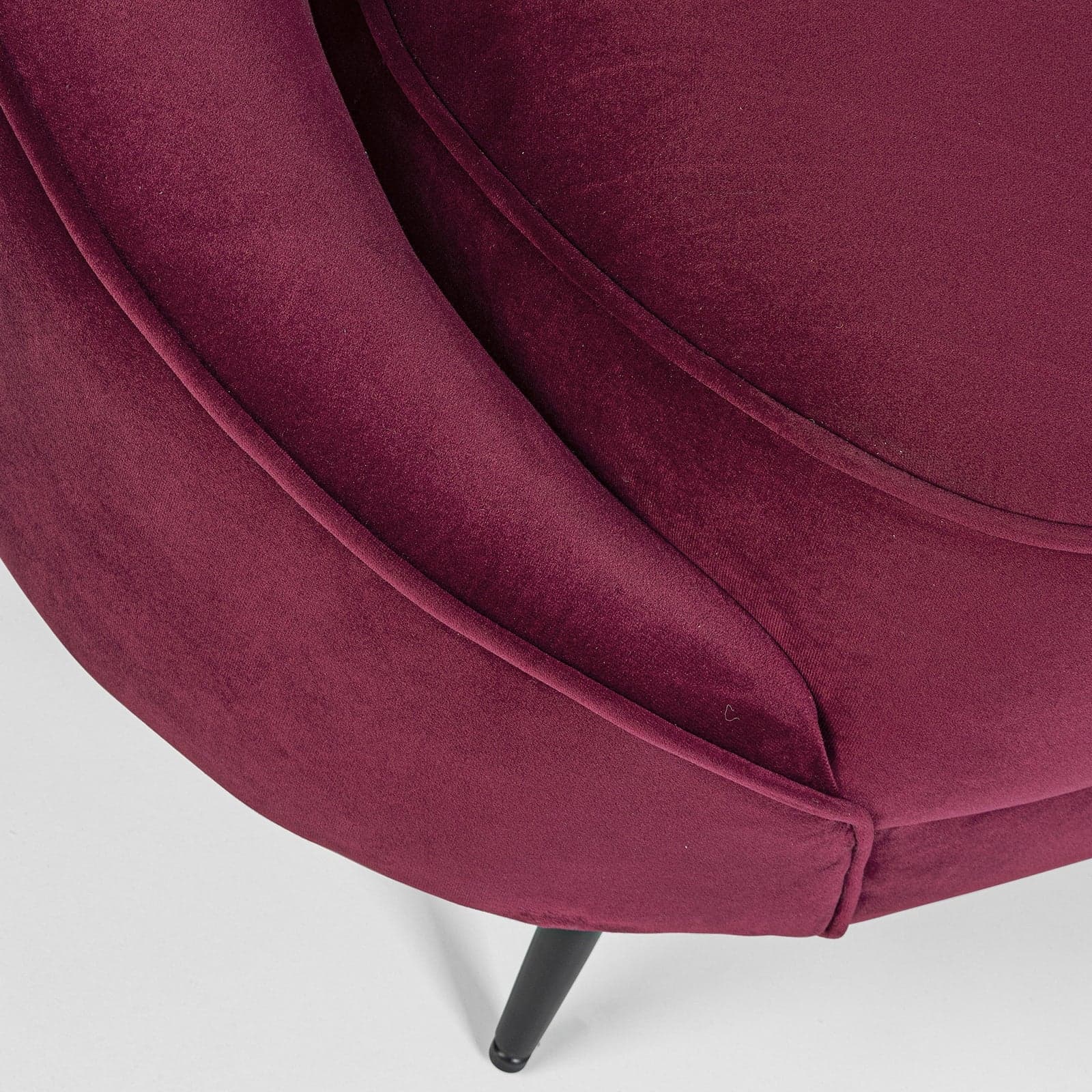 Divano in velluto vino 2 posti "Seraphin" conchiglia con piedi neri 183 cm in Divani Decor Space - Altamura, commercioVirtuoso.it