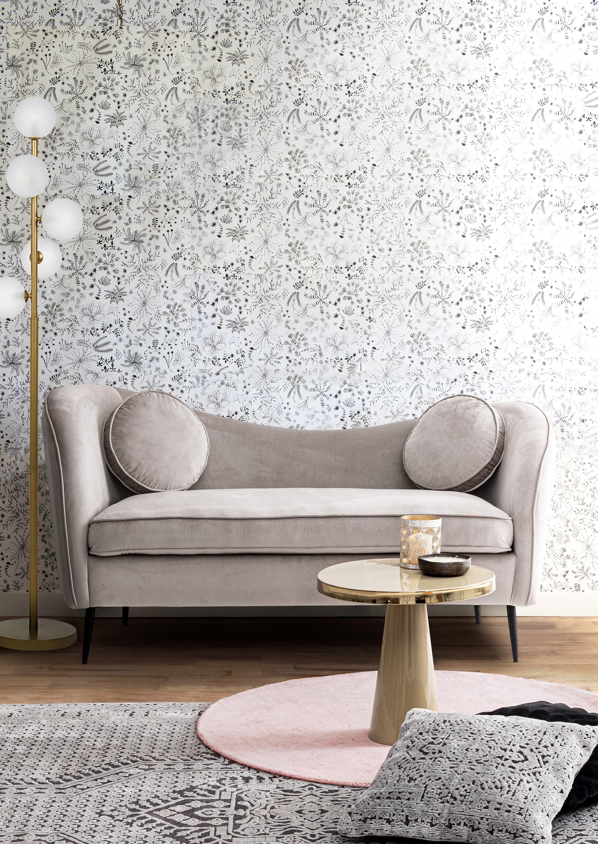 Divano in velluto Grigio chiaro 2 posti "Candis" con piedi neri 163 cm in Divani Decor Space - Altamura, commercioVirtuoso.it