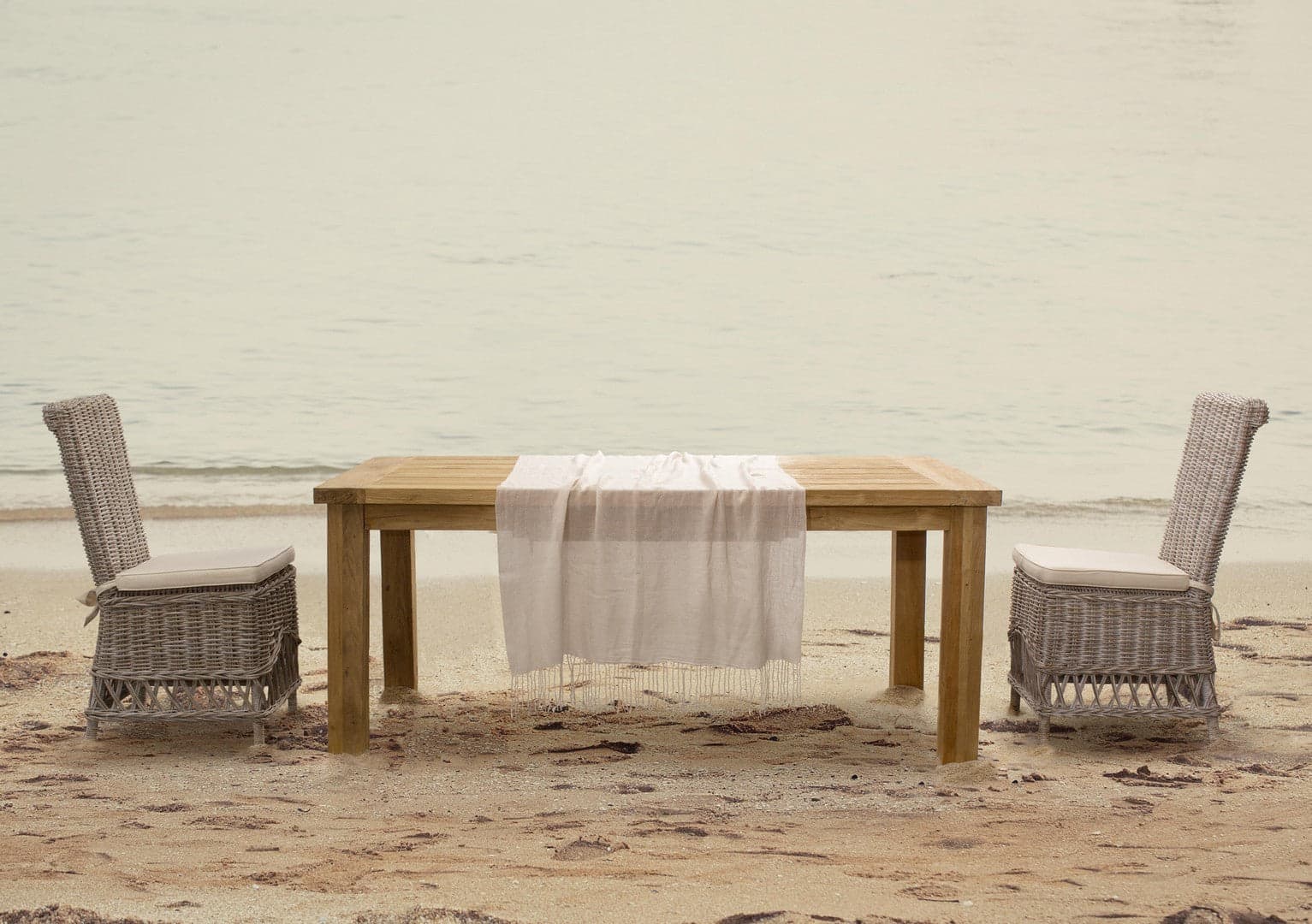 Tavolo "Bounty" fisso in legno di Teak Riciclato da giardino 240 x 100 cm in Tavoli standard Decor Space - Altamura, commercioVirtuoso.it