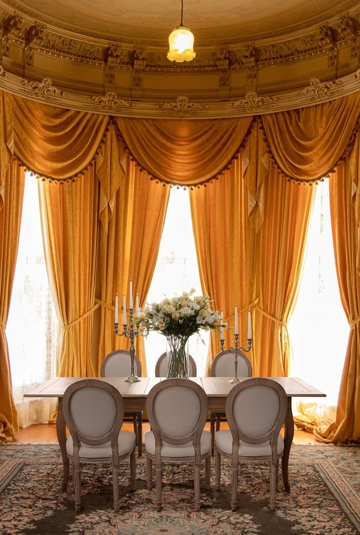 Tavolo Malika rettangolare in legno di mango finitura a base di nitrocellulosa da 175 x 90 cm in Tavoli da sala da pranzo Decor Space - Altamura, commercioVirtuoso.it
