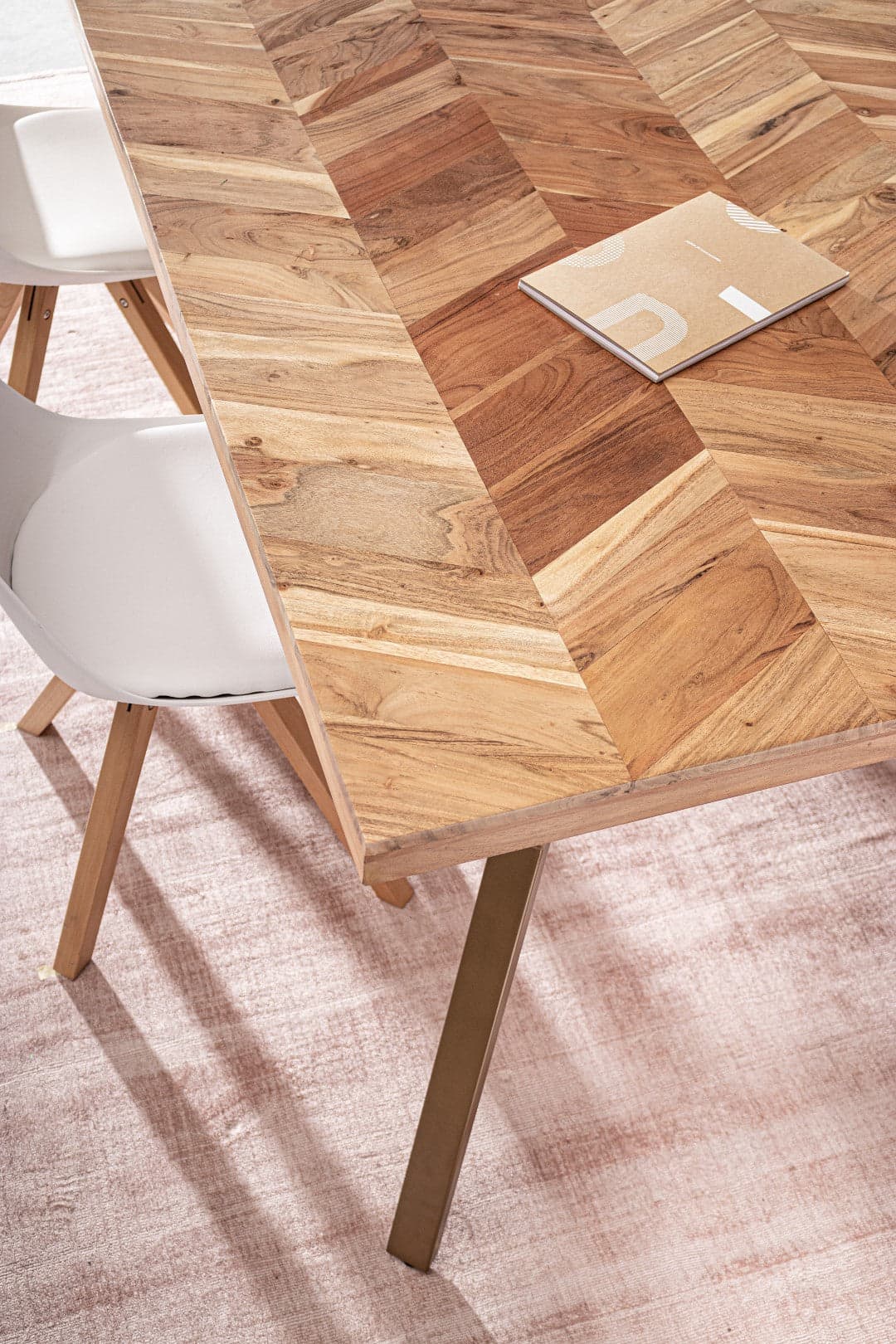 Tavolo Raida rettangolare, con gambe, in legno di acacia, stile moderno in Tavoli da sala da pranzo Decor Space - Altamura, commercioVirtuoso.it