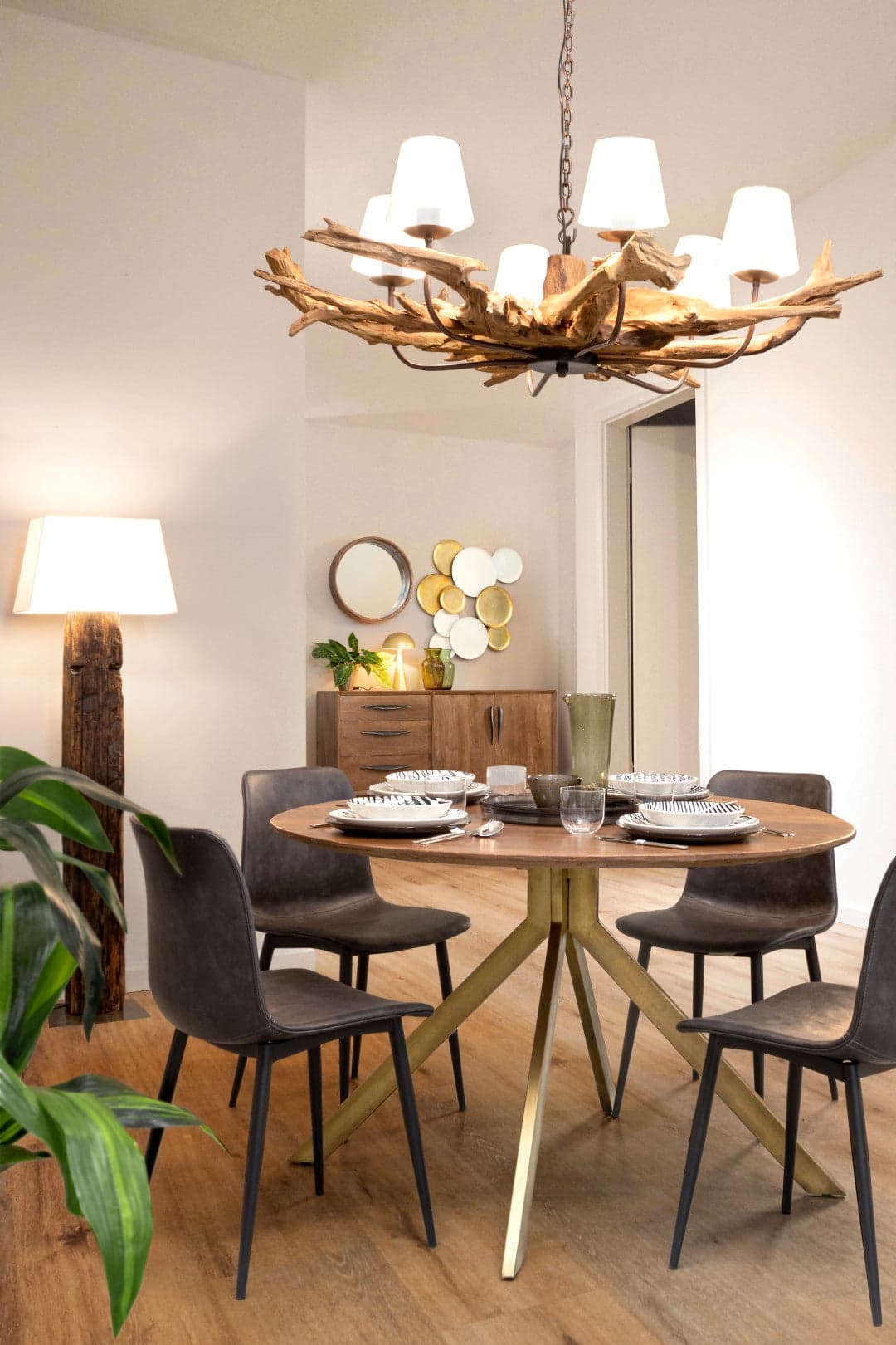 Tavolo Sherman rotondo, con gambe, in legno di mango, stile vintage da Ø 120 cm in Tavoli da sala da pranzo Decor Space - Altamura, commercioVirtuoso.it