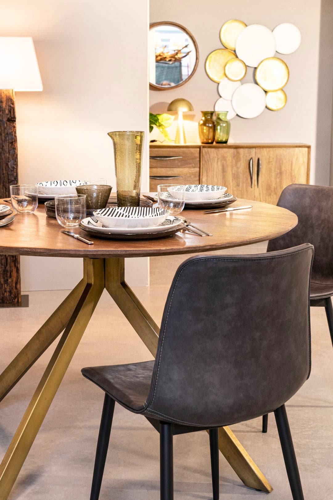 Tavolo Sherman rotondo, con gambe, in legno di mango, stile vintage da Ø 120 cm in Tavoli da sala da pranzo Decor Space - Altamura, commercioVirtuoso.it