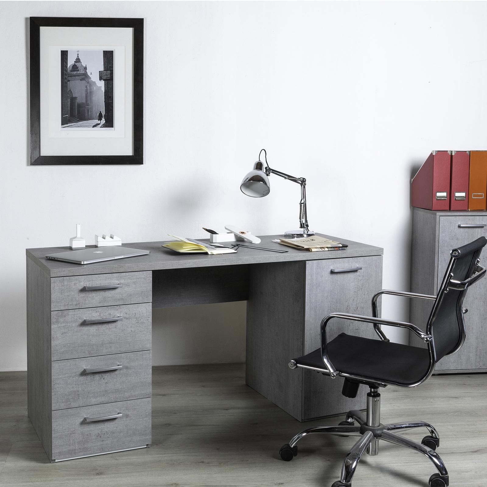 Scrivania con 5 cassetti, postazione porta PC da ufficio e cameretta 140 cm Made in Italy in Postazioni di lavoro per computer Decor Space - Altamura, commercioVirtuoso.it