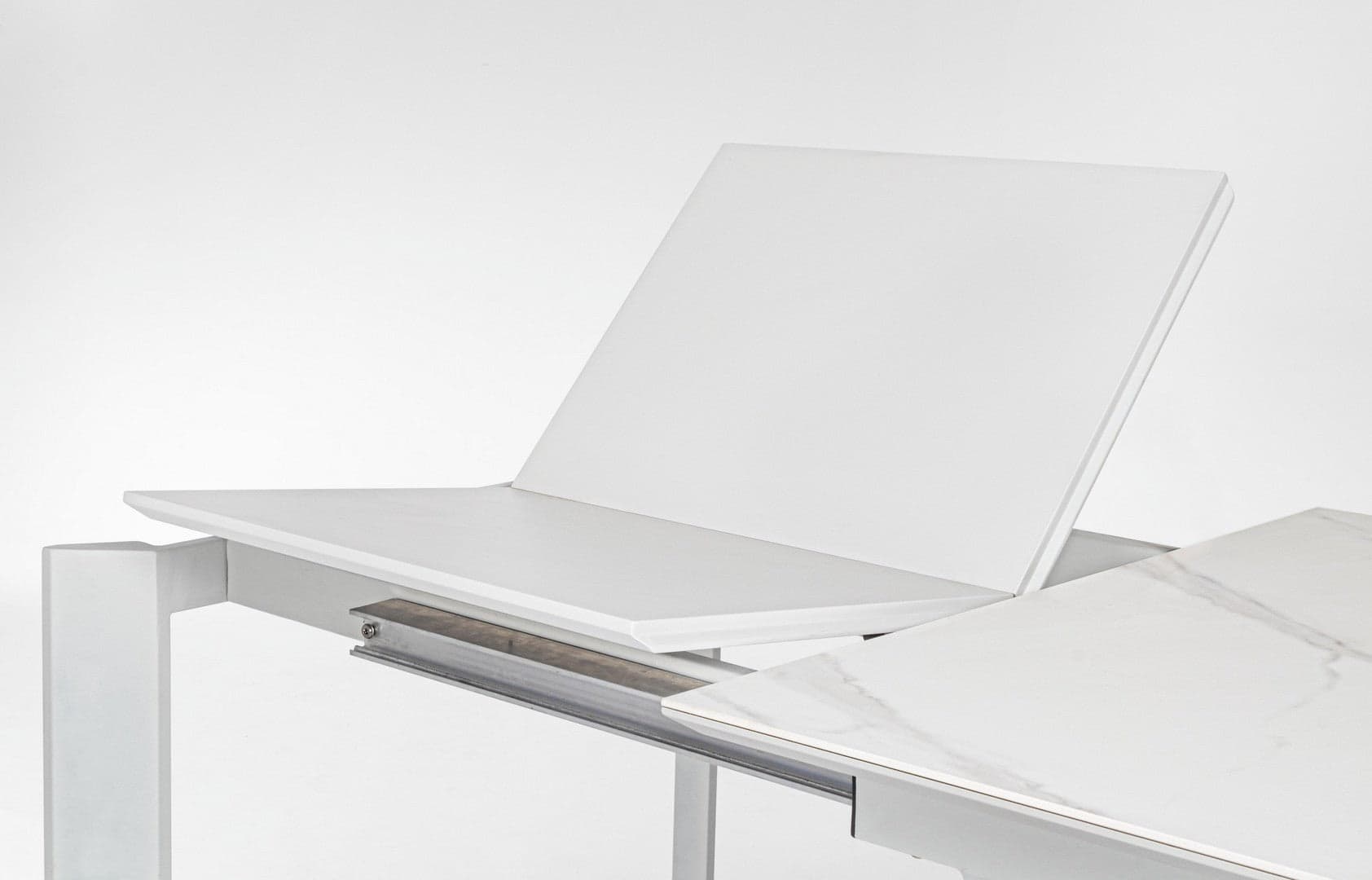 Tavolo "Briva" allungabile rettangolare con piano in ceramica e supporto in mdf in Tavoli da sala da pranzo Decor Space - Altamura, commercioVirtuoso.it