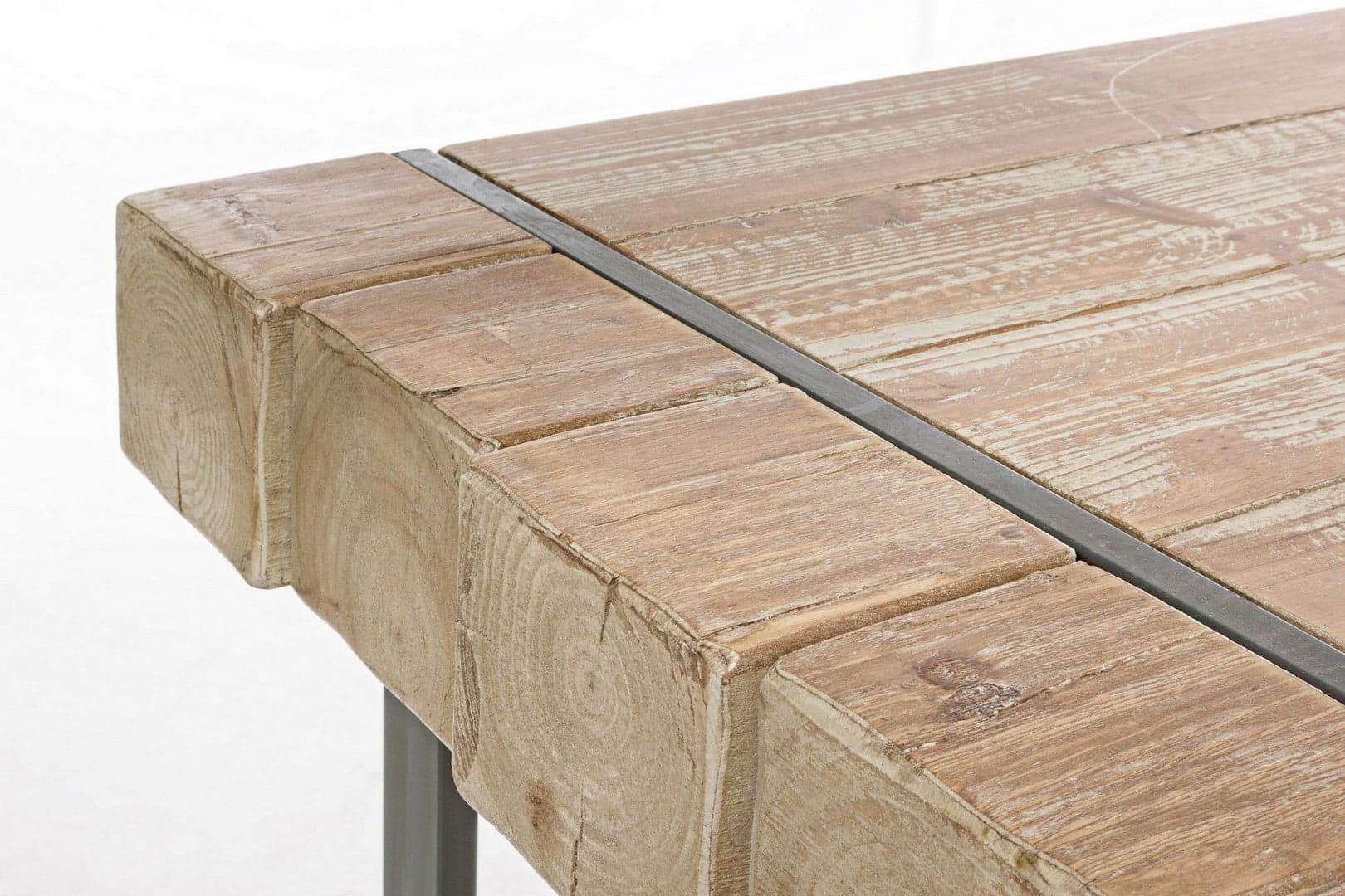 Tavolo Garrett rettangolare, con gambe, piano in legno di abete, stile industriale in Tavoli da sala da pranzo Decor Space - Altamura, commercioVirtuoso.it