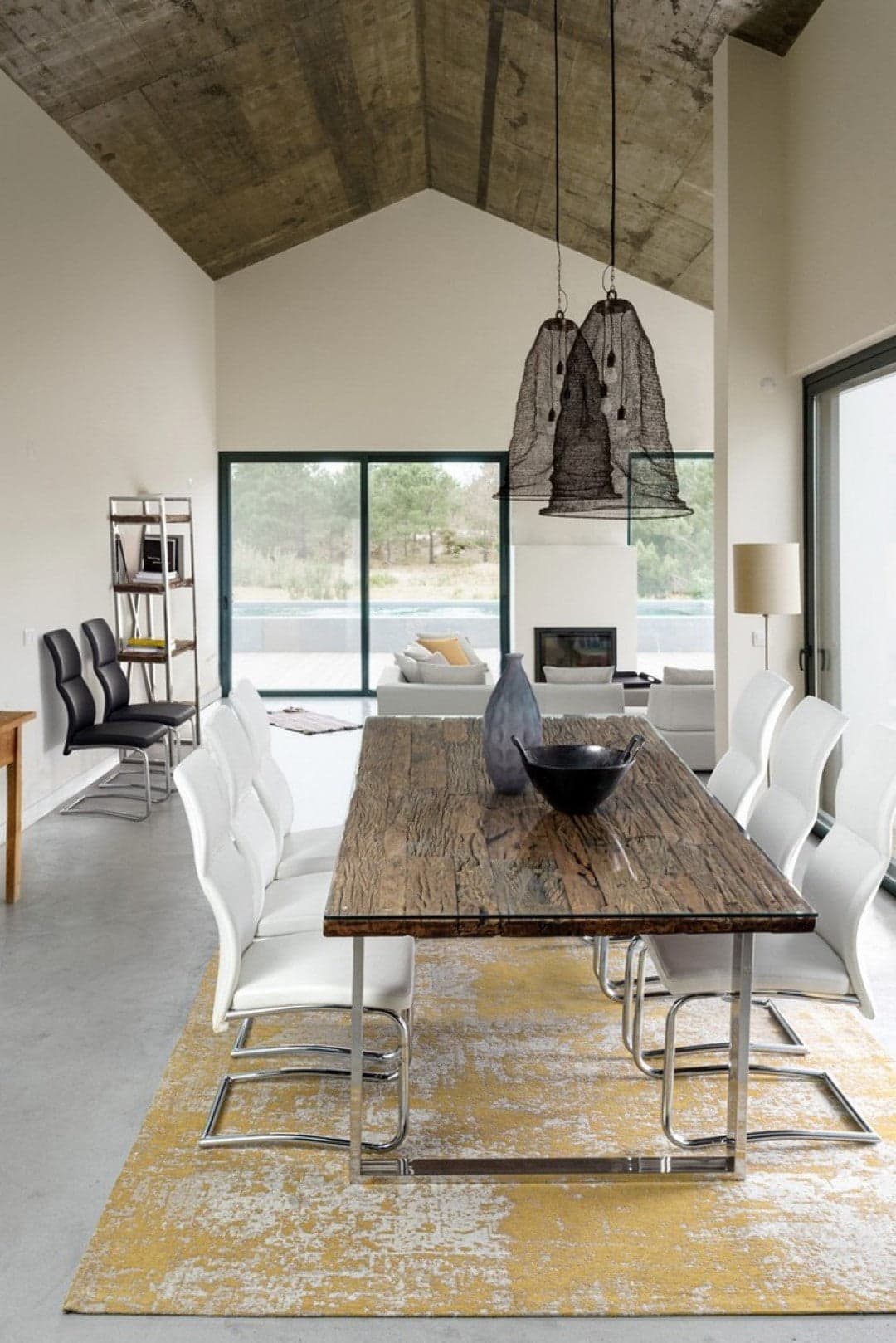 Tavolo "C-V Stanton" rettangolare, con gambe in acciaio, piano in legno riciclato e vetro temperato, stile moderno in Tavoli da sala da pranzo Decor Space - Altamura, commercioVirtuoso.it