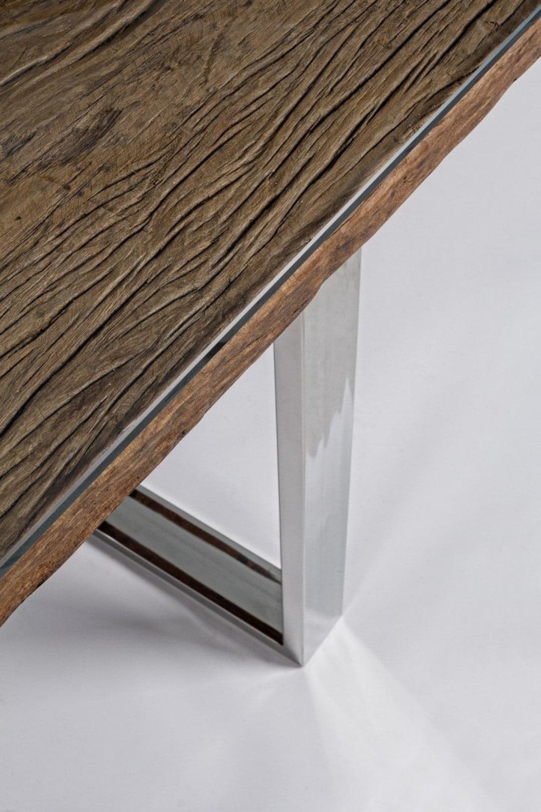 Tavolo "C-V Stanton" rettangolare, con gambe in acciaio, piano in legno riciclato e vetro temperato, stile moderno in Tavoli da sala da pranzo Decor Space - Altamura, commercioVirtuoso.it
