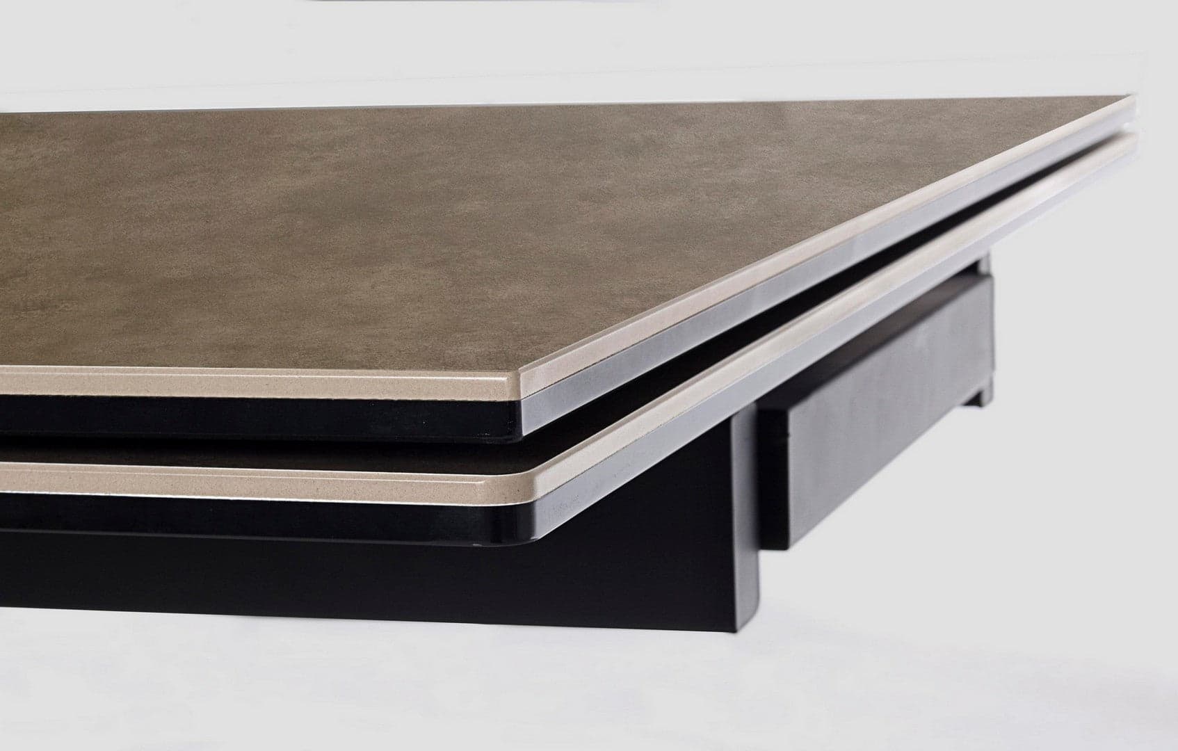 Tavolo Arzachel allungabile rettangolare con piano in ceramica con supporto in vetro temperato da 240 x 90cm in Tavoli da sala da pranzo Decor Space - Altamura, commercioVirtuoso.it