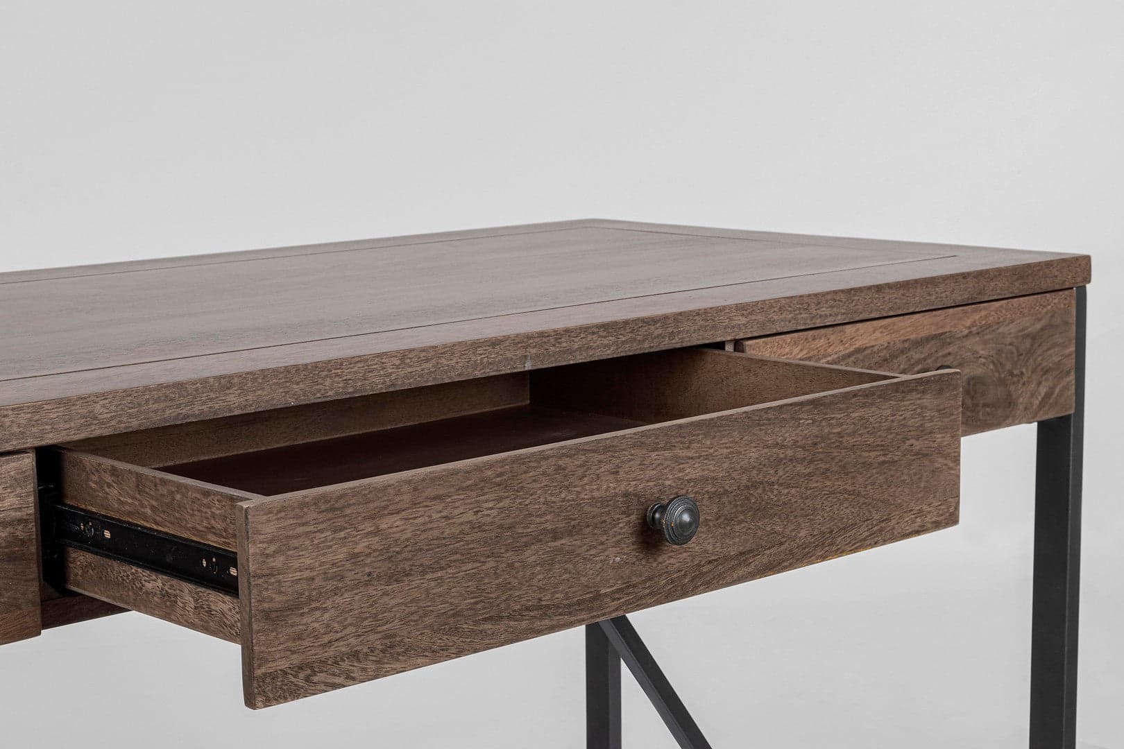 Scrivania "Calixte" con 3 cassetti, struttura in legno di mango e acciaio, stile industriale, 153x66x75.8h in Scrivanie Decor Space - Altamura, commercioVirtuoso.it