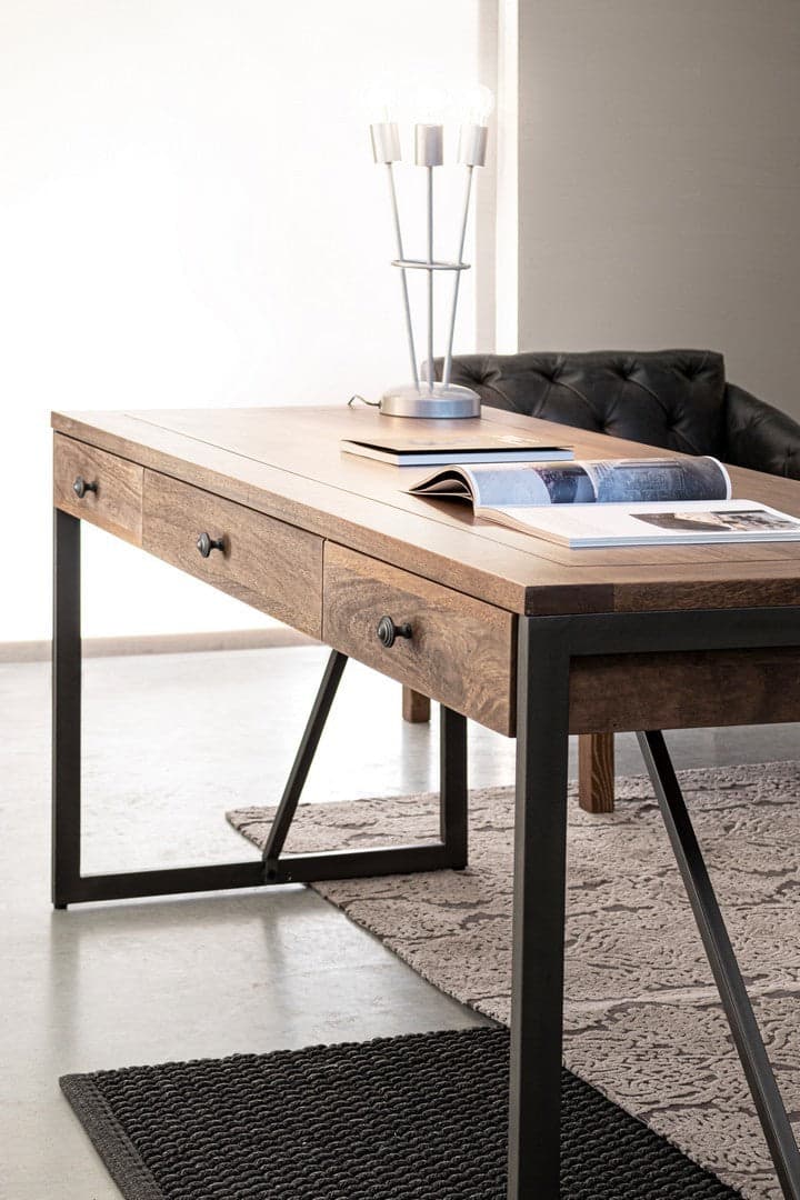 Scrivania "Calixte" con 3 cassetti, struttura in legno di mango e acciaio, stile industriale, 153x66x75.8h in Scrivanie Decor Space - Altamura, commercioVirtuoso.it