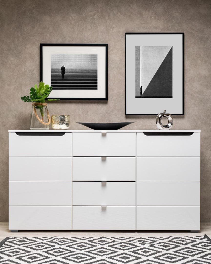 Credenza "Zurich", con 2 ante e 4 cassetti, color bianco opaco, con struttura in truciolare rivestito, mobile in kit in Credenze Decor Space - Altamura, commercioVirtuoso.it