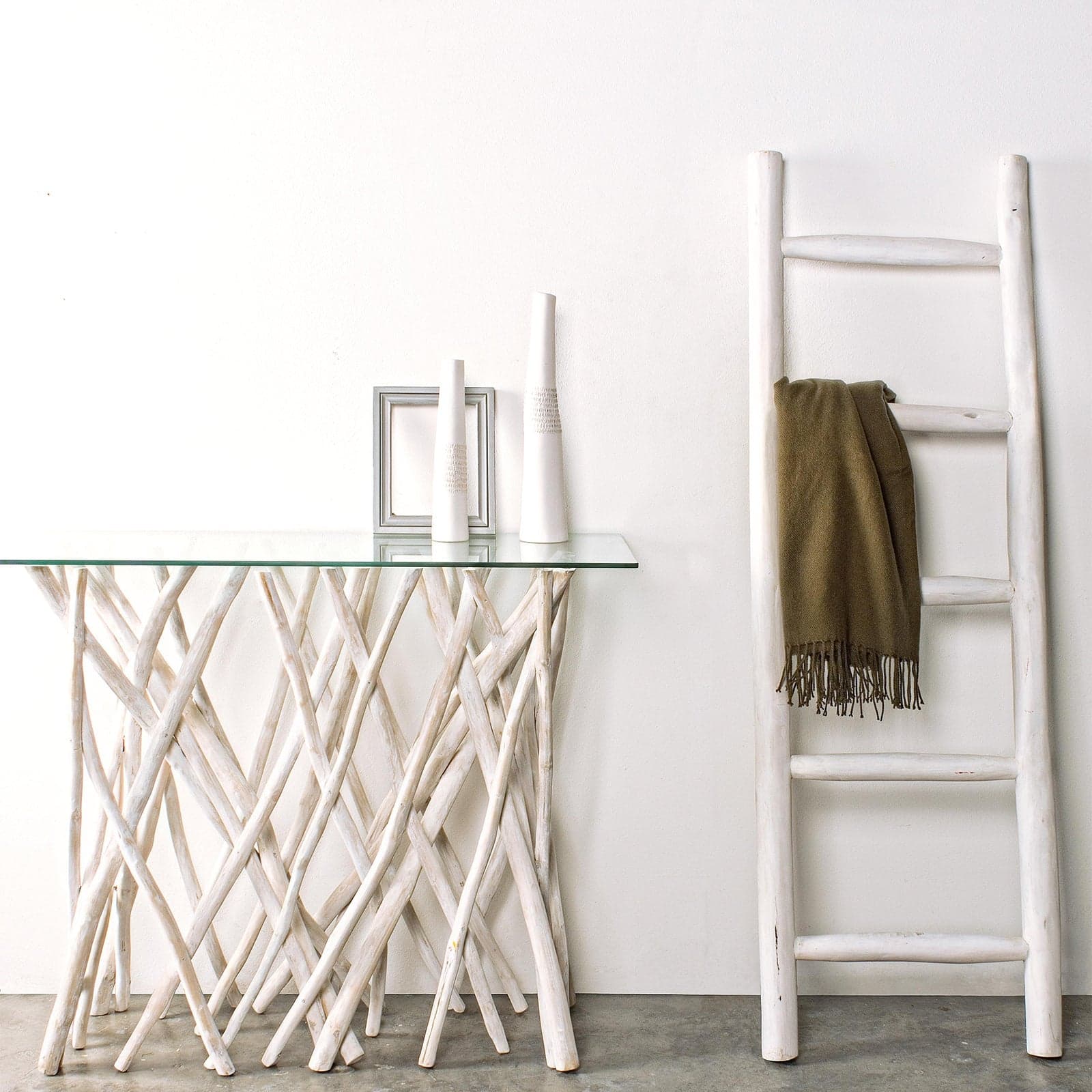 Consolle "Sahel" in vetro con rami in teak bianco, mobile moderno da interno - 4