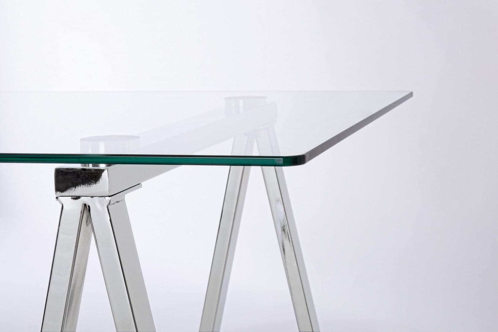 Scrivania "Alchimia", struttura in acciaio, piano in vetro temperato, 140 x 70 cm in Scrivanie Decor Space - Altamura, commercioVirtuoso.it