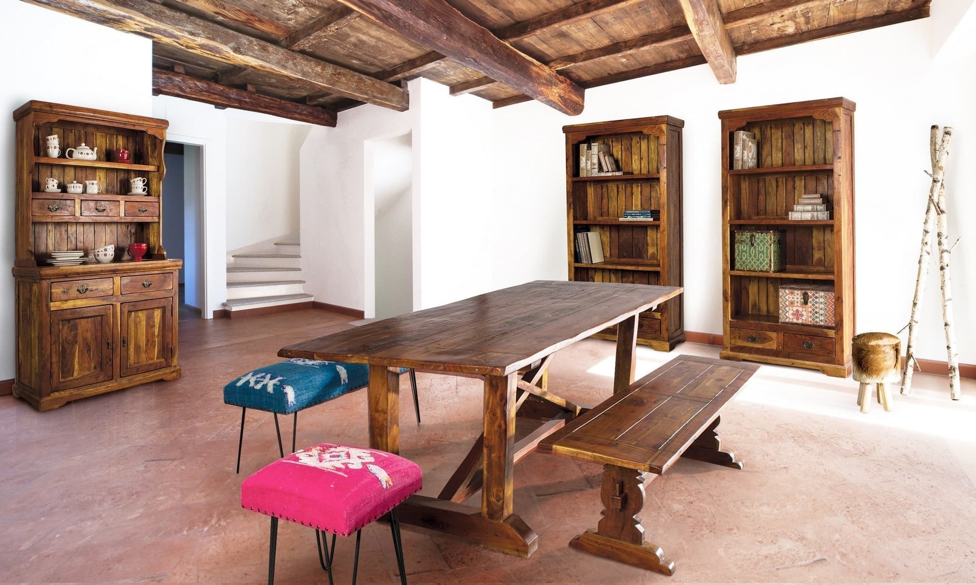 Credenza "Chateaux" in legno di acacia indiano massiccio, con finitura rustica, stile rustico in Credenze Decor Space - Altamura, commercioVirtuoso.it
