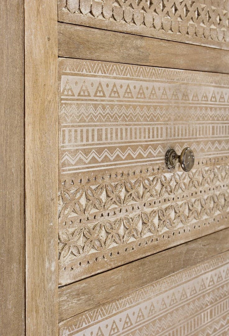 Credenza "Mayra" con struttura in legno di mango, decorazioni a mano, stile naturale in Credenze Decor Space - Altamura, commercioVirtuoso.it