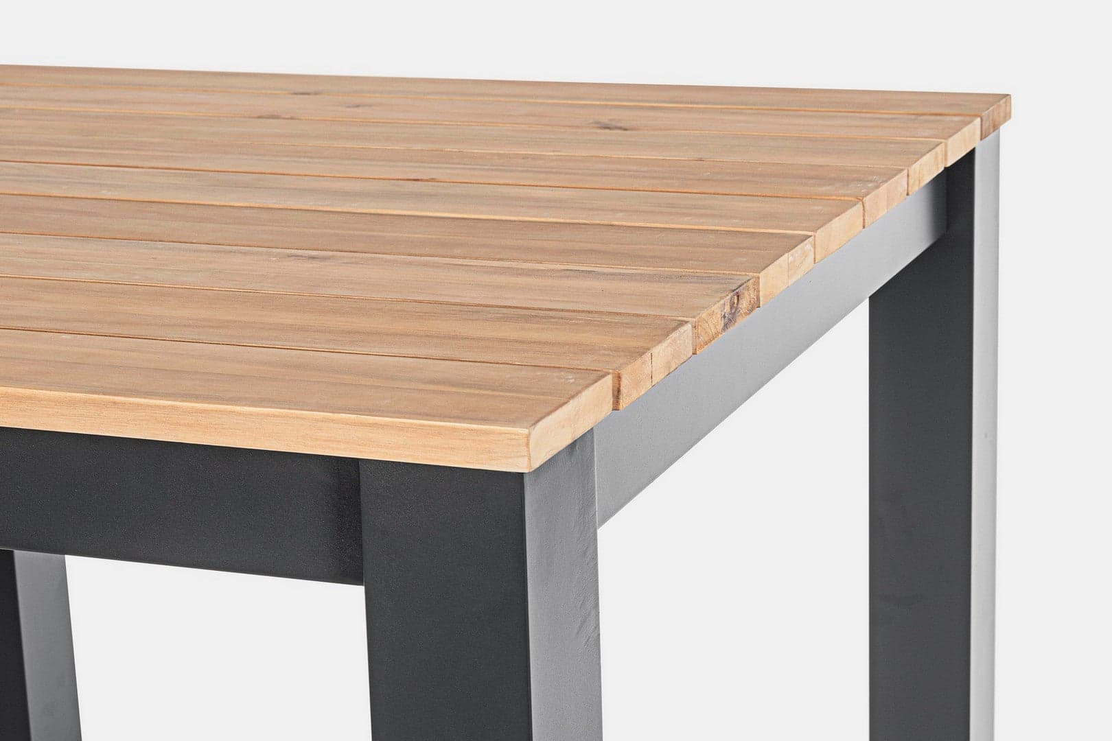 Tavolo quadrato moderno "Kailani" in alluminio verniciato nero e doghe in legno di acacia in Tavoli standard Decor Space - Altamura, commercioVirtuoso.it