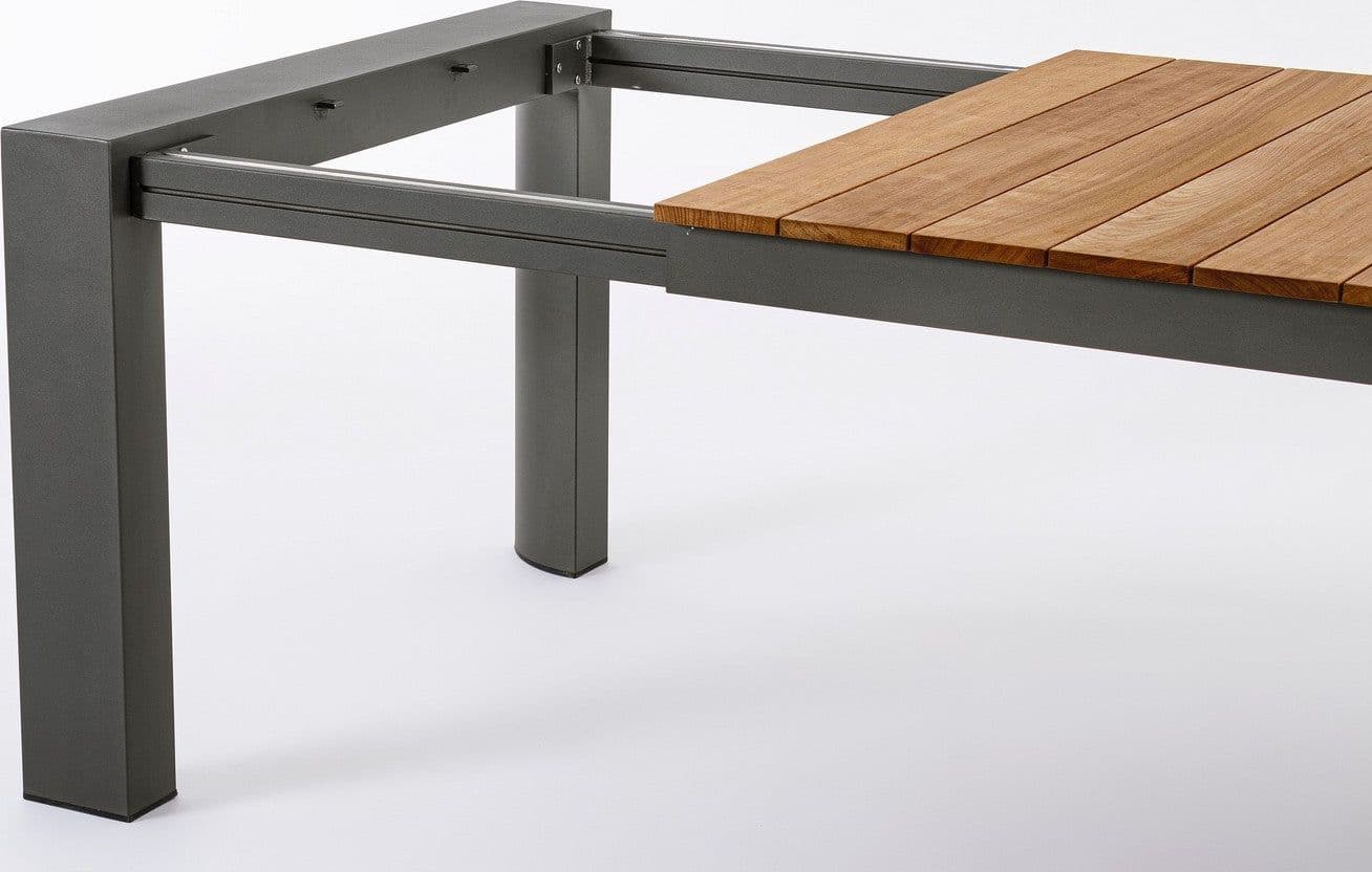 Tavolo allungabile "Cameron" con struttura in alluminio, piano in teak, stile moderno in Tavoli da sala da pranzo Decor Space - Altamura, commercioVirtuoso.it